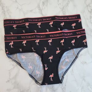 2 Victoria's Secret Sexy Hiphugger Panties Smooth Panty LOGO Black w/flamingos